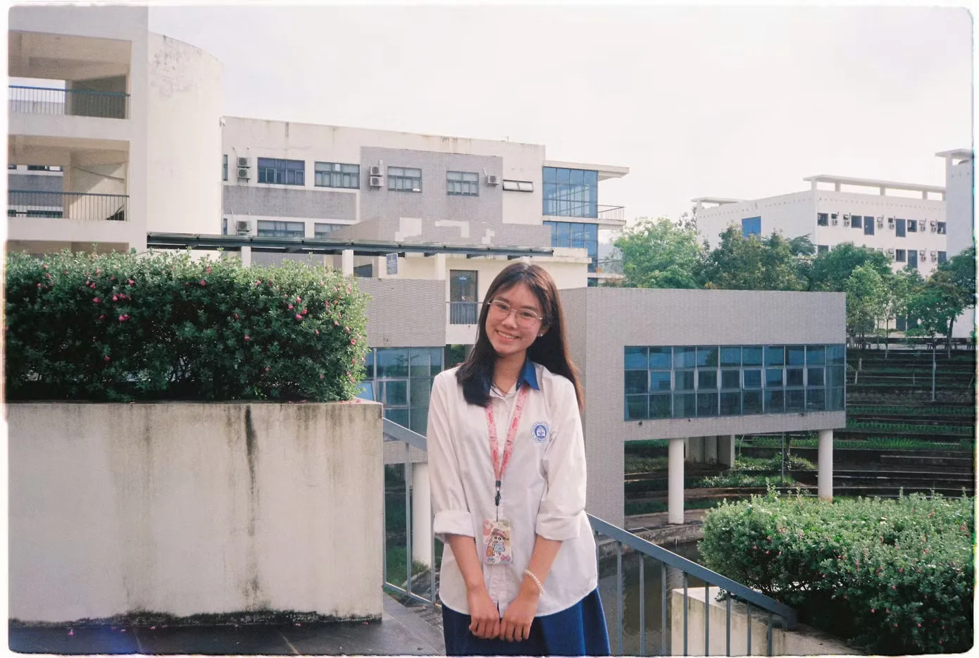 Phương Anh là cựu học sinh trường THPT Chuyên Vĩnh Phúc, từng giành 4 giải Học sinh giỏi tiếng Anh cấp Tỉnh trong 3 năm THPT.